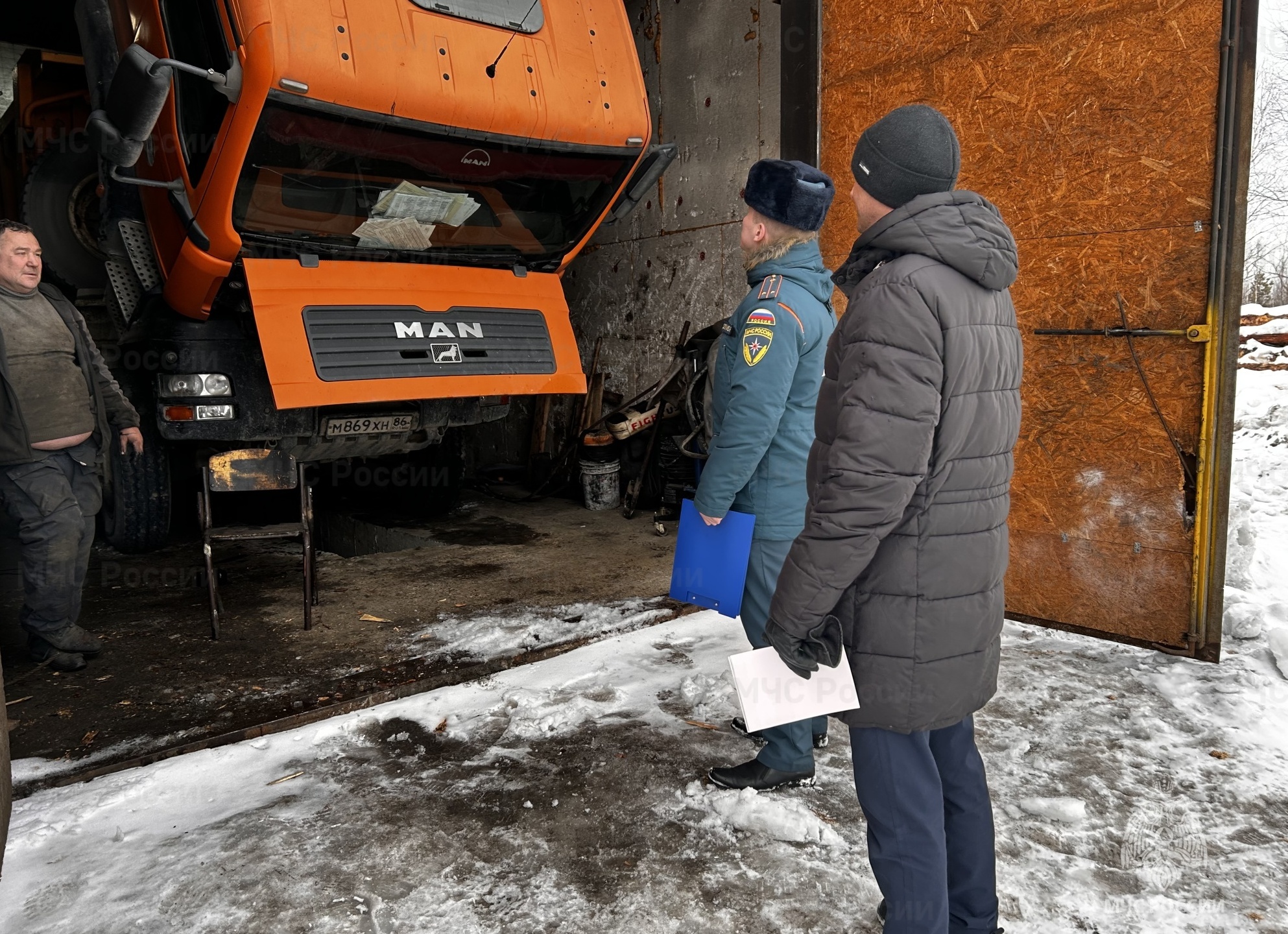 В Югре сотрудники МЧС России напомнили пенсионерам о правилах пожарной безопасности